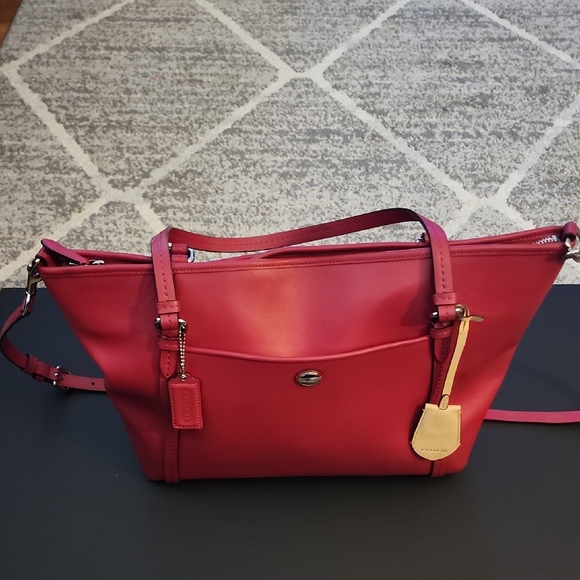 Coach Handbags - Coach Peyton Pocket Tote  Leather Shoulder Bag.